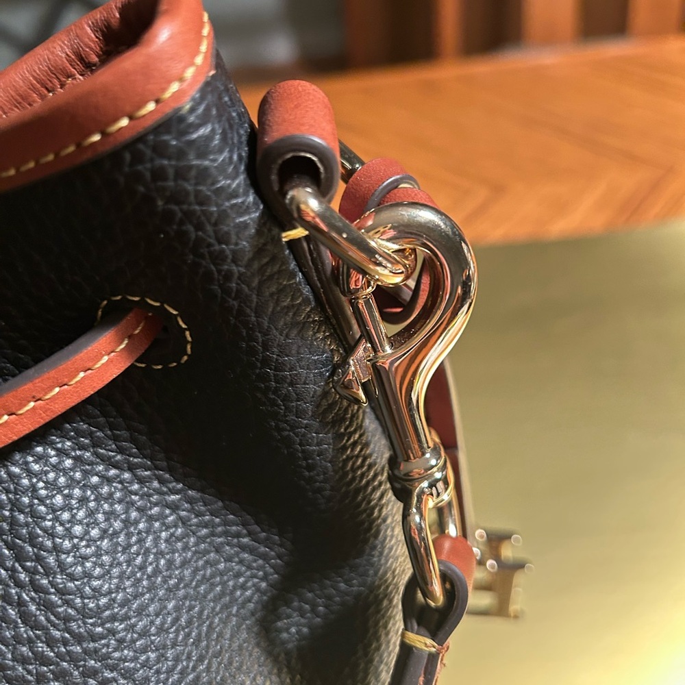 Dooney & Bourke Black & Brown Messenger Shoulder Bag wi/Wristlet Pebbled Leather - Picture 4 of 14